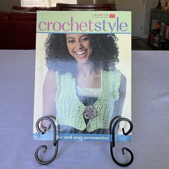 Other - CROCHET STYLE BOOK BY CREATIVE HOMEOWNER - HOME ARTS